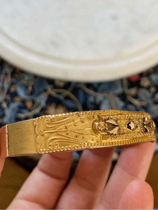 Antique Victorian Ornate Hinged Bangle Bracelet - Picture 4 of 17